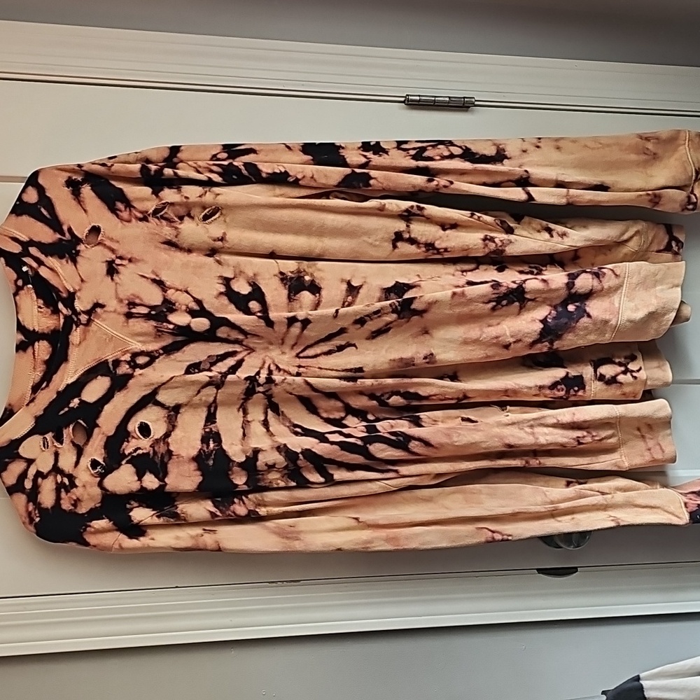 Gilded Intent Womens Xlg distressed tie dye sweatshirt. Super pretty & oversized - Picture 5 of 9